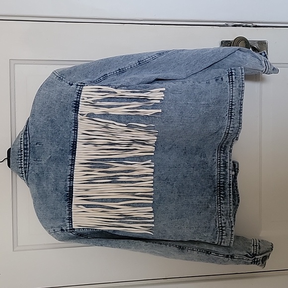 Denim jacket with fringe - Picture 4 of 4